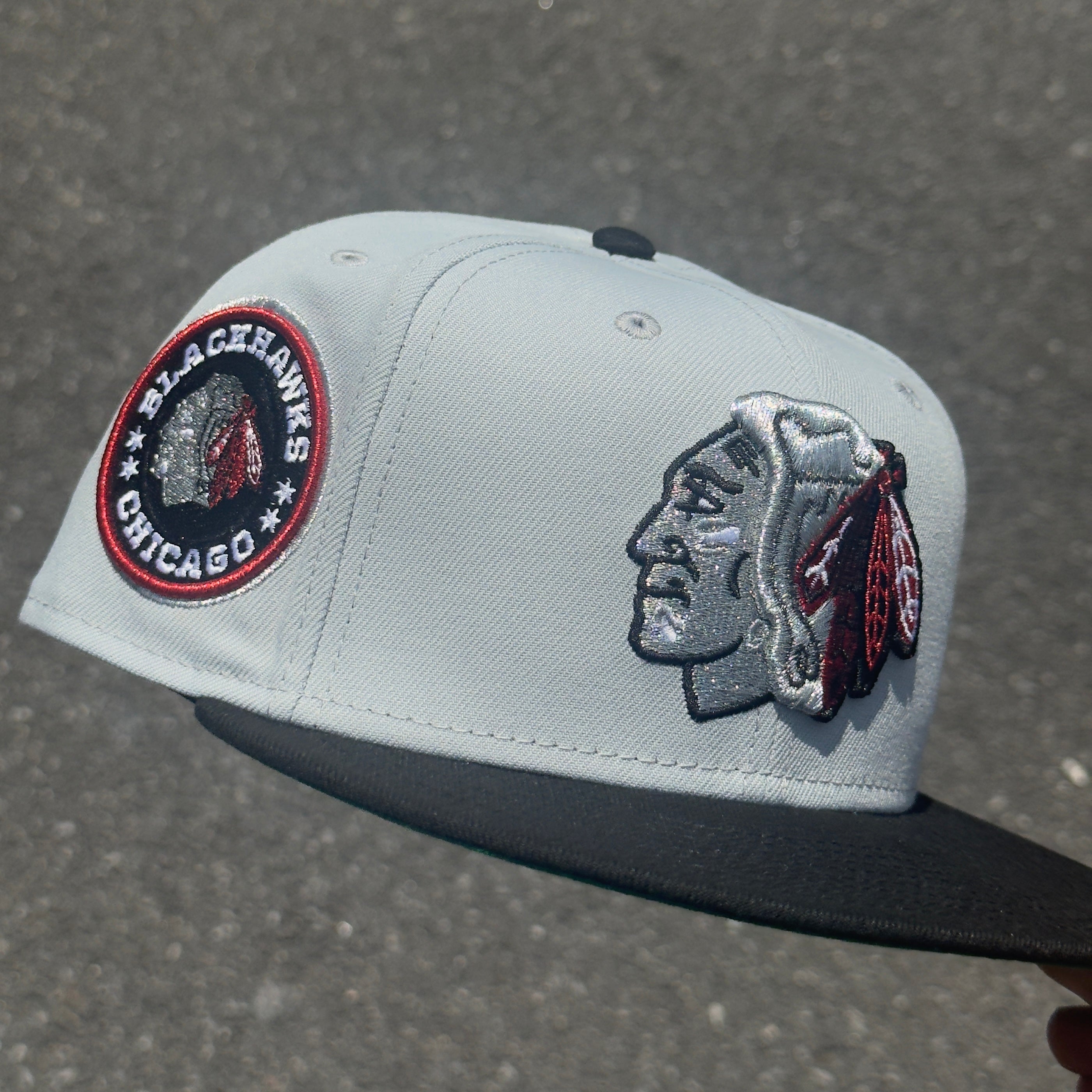 Chicago Blackhawks Chicago Side Patch NHL Fitted Hat New Era 5950 (Gray/Black/Silver/Red/Green)