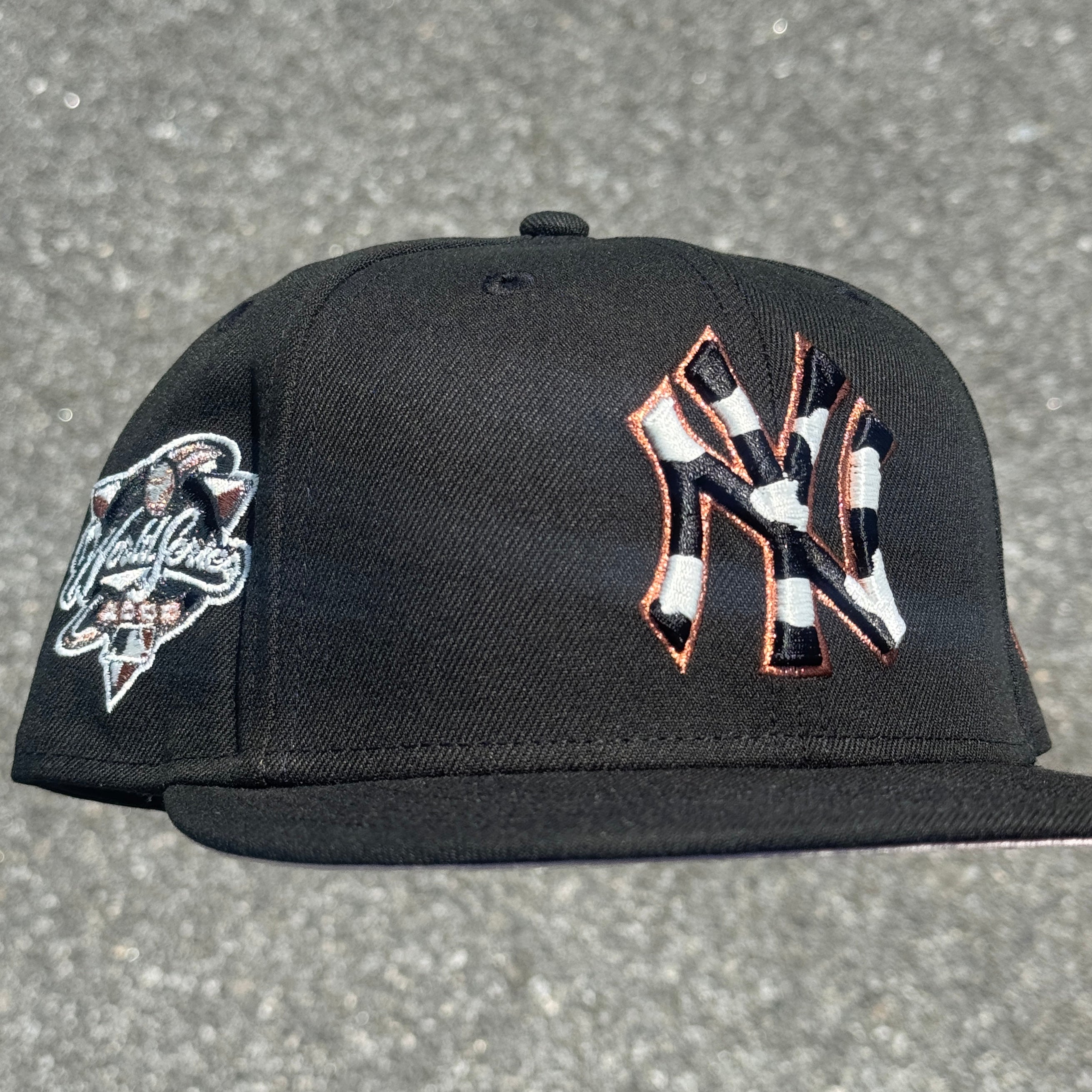 New York Yankees Cow Print 2000 World Series Side Patch MLB Fitted Hat New Era 5950(Black/White/Copper/Gray)