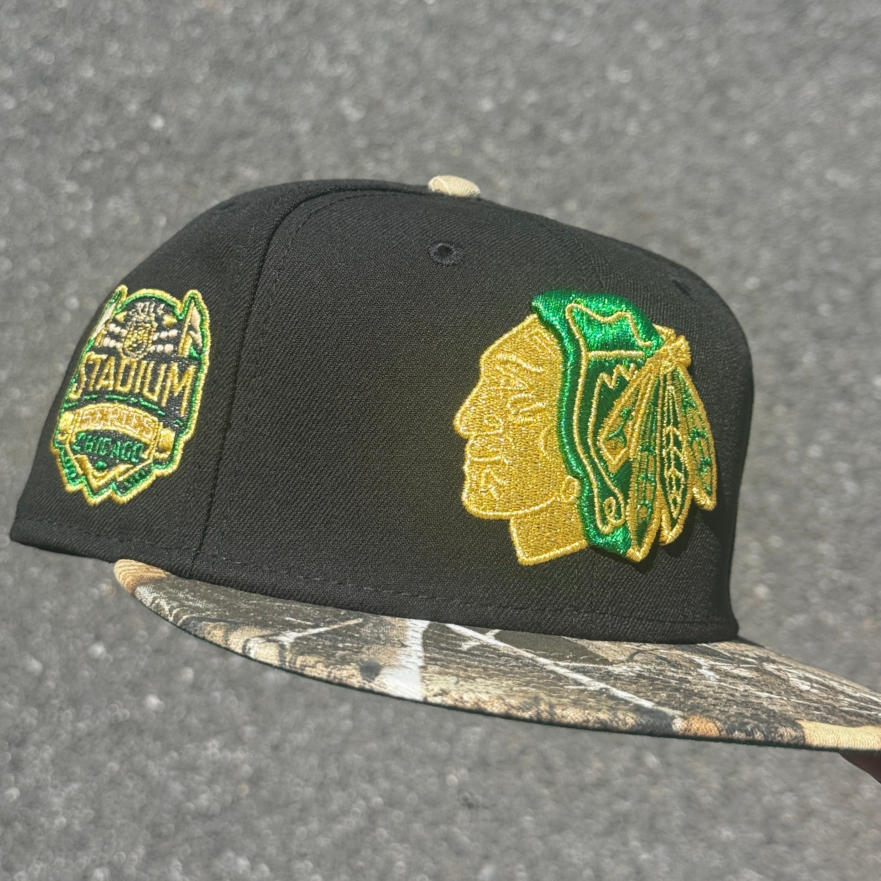 Chicago Blackhawks Real Tree Camo 2014 Stadium Series Side Patch NHL Fitted Hat New Era 5950 (Black/Real Tree Camo/Gold/Green)