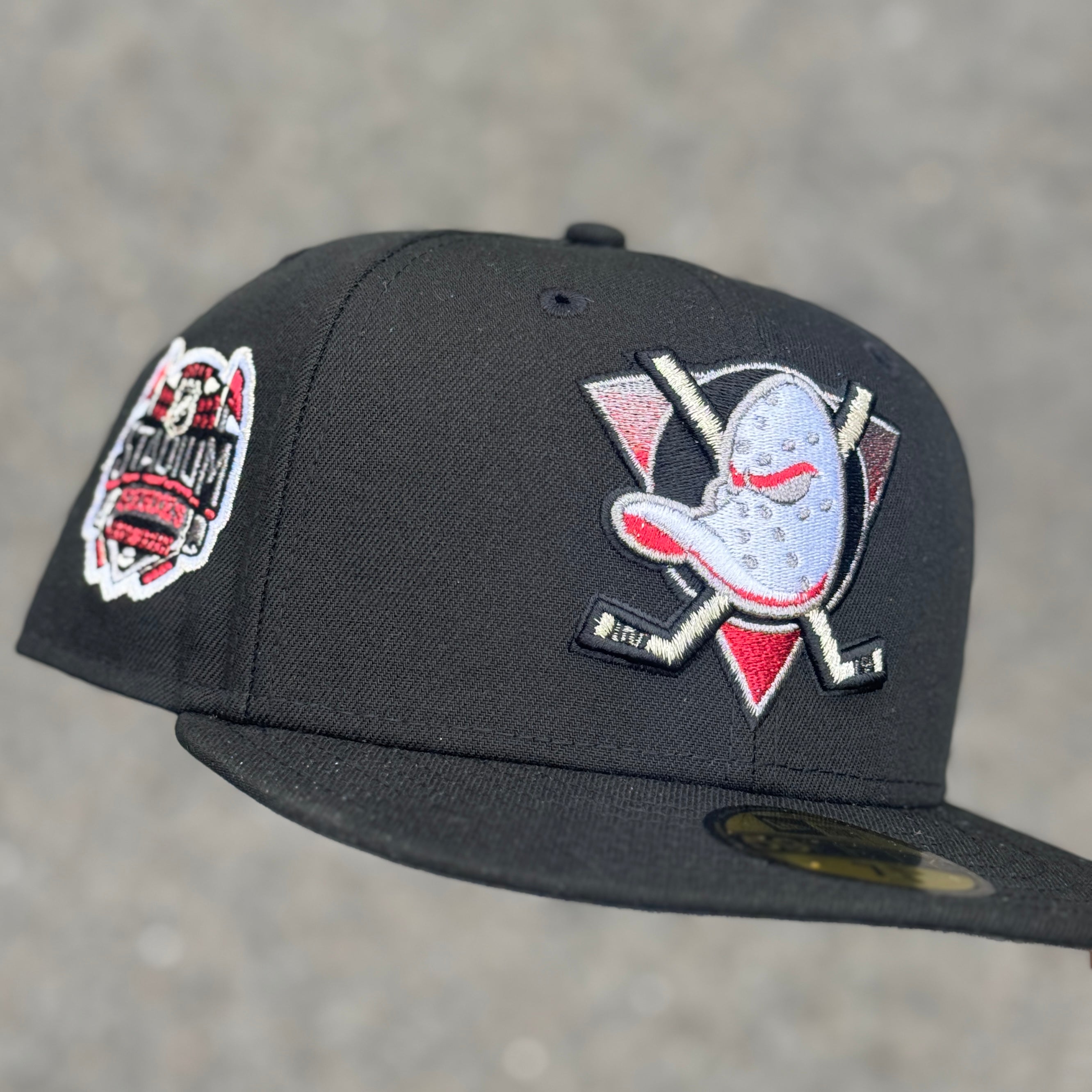 Anaheim Ducks Stadium Series Side Patch Fitted Hat New Era 5950 NHL (Black / Metallic Red / Silver / White / Gray)