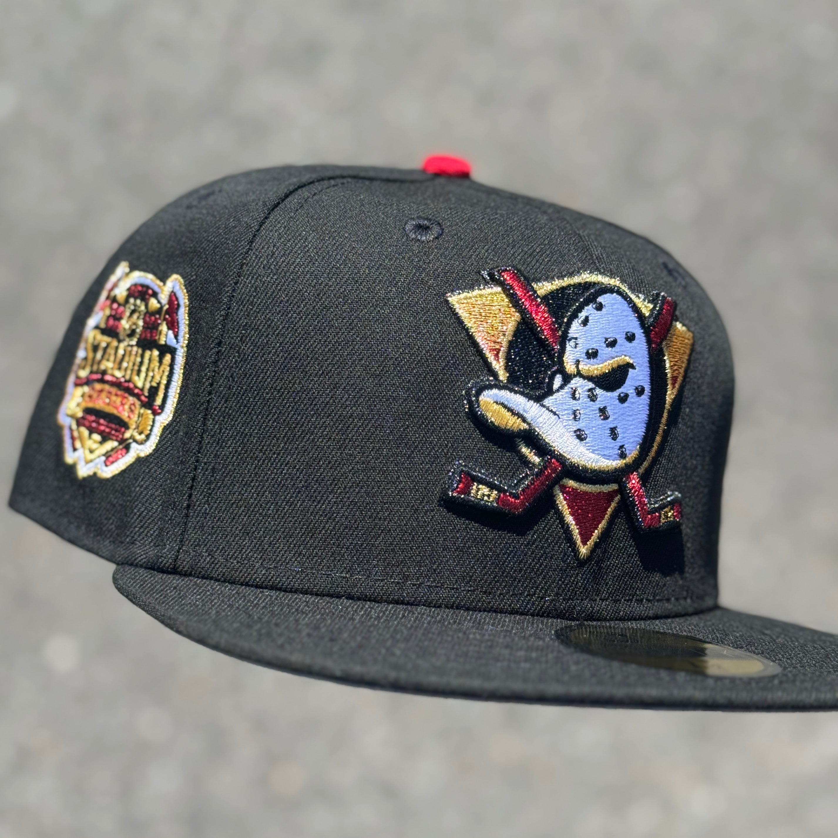 Anaheim Ducks Stadium Series Side Patch Fitted Hat New Era 5950 NHL (Black / Metallic Red / Metallic Gold / White / Gray)