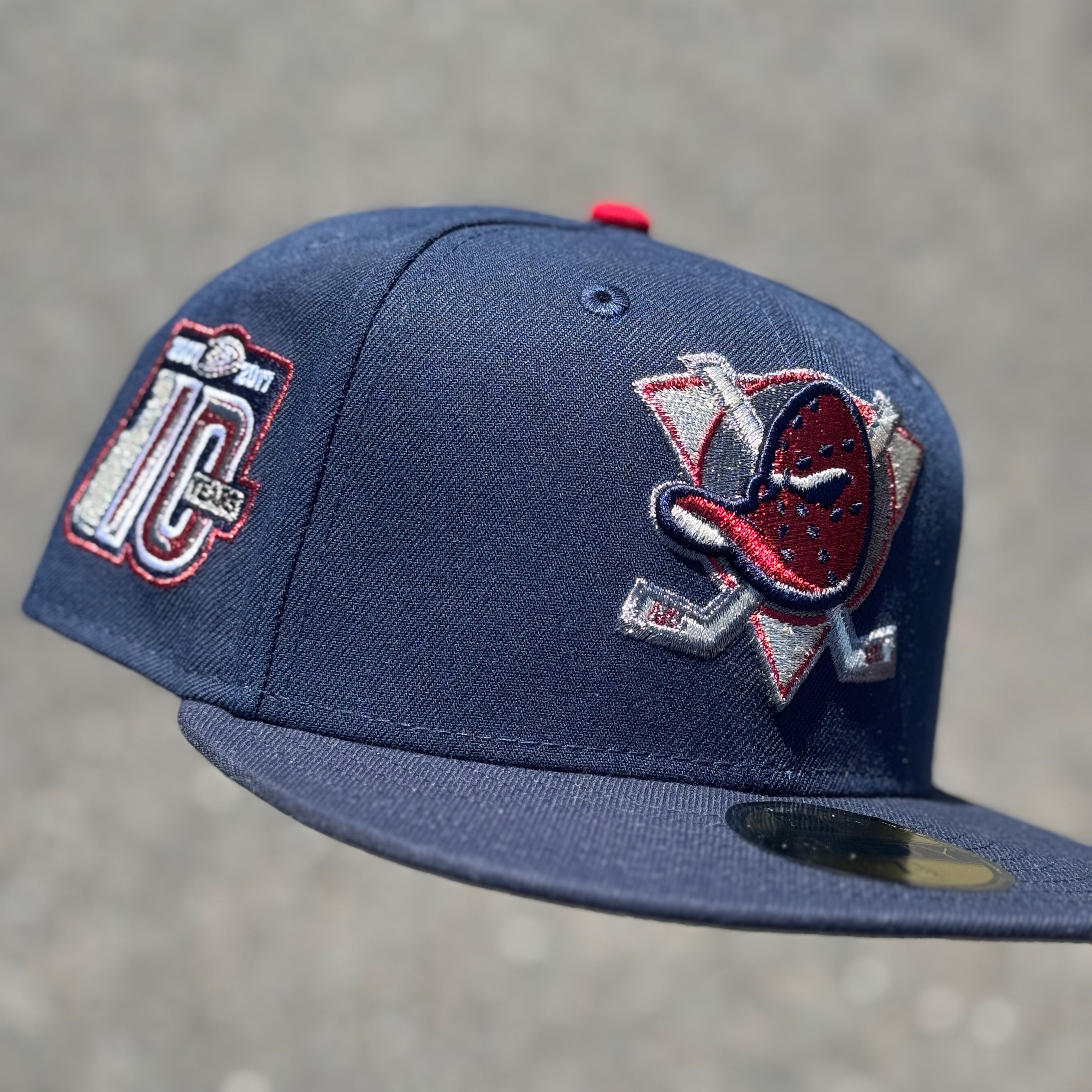 Anaheim Ducks 10 Years Side Patch Fitted Hat New Era 5950 NHL (Navy Blue / Metallic Red / Silver / White / Gray)