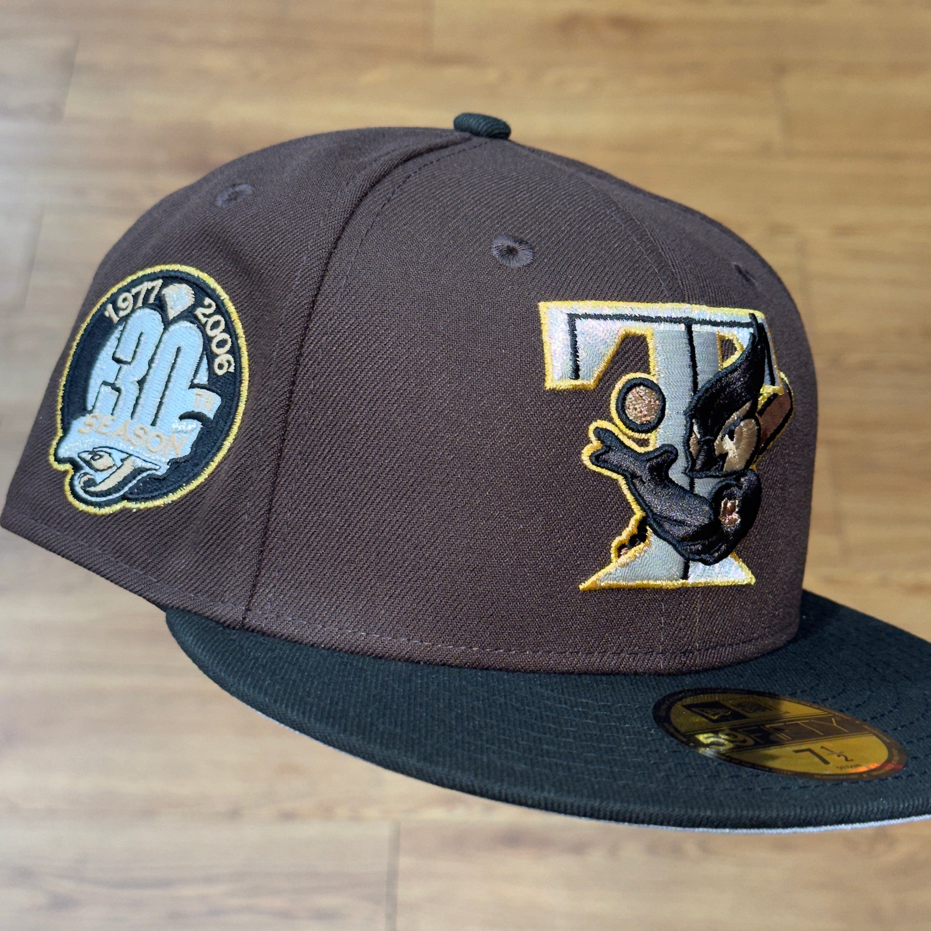 Toronto Blue Jays 30th Season Side Patch Fitted Hat New Era 5950 (Brown/Black/Silver/Gold/Gray)