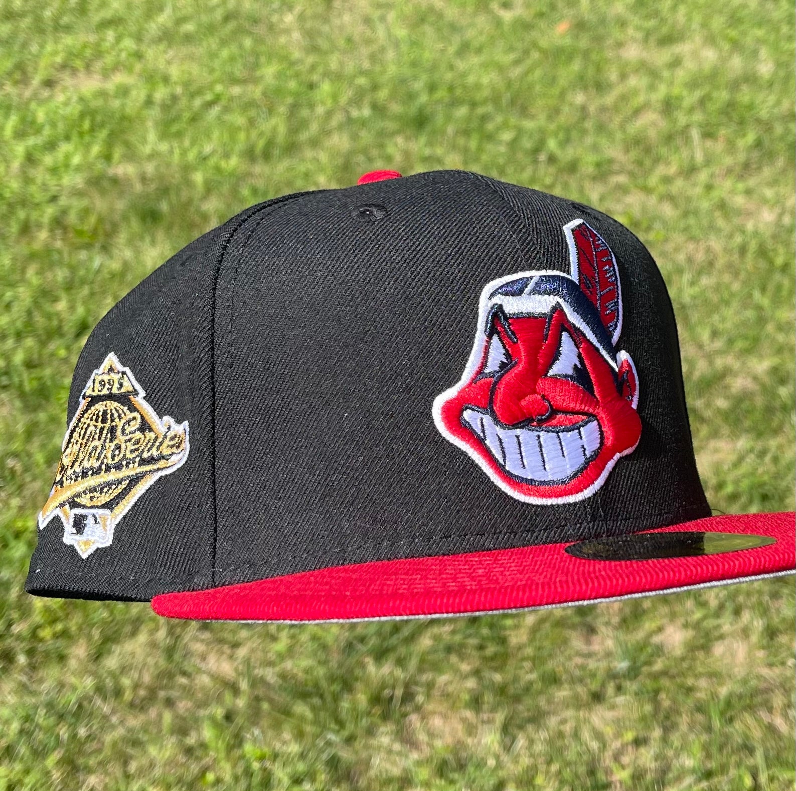 Cleveland Indians Chief Wahoo Banned Logo Two Tone 1995 World Series Fitted (Black/Red/Gold/White/Gray) + Free Pin