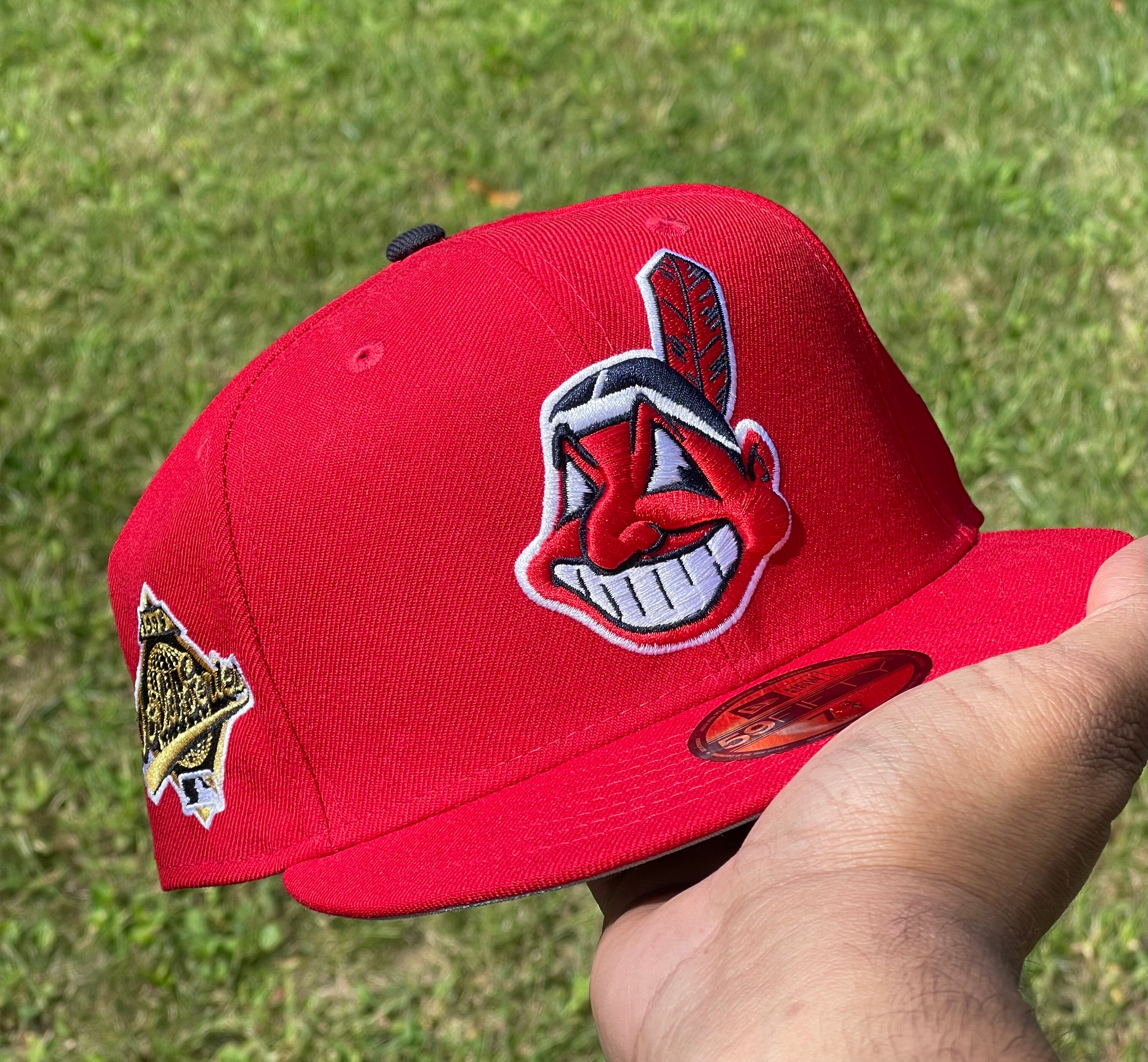 Cleveland Indians Chief Wahoo 1995 World Series Side Patch Fitted Hat New Era 5950 (Red/Navy Blue/Black/Gold/White/Gray) + Free Pin