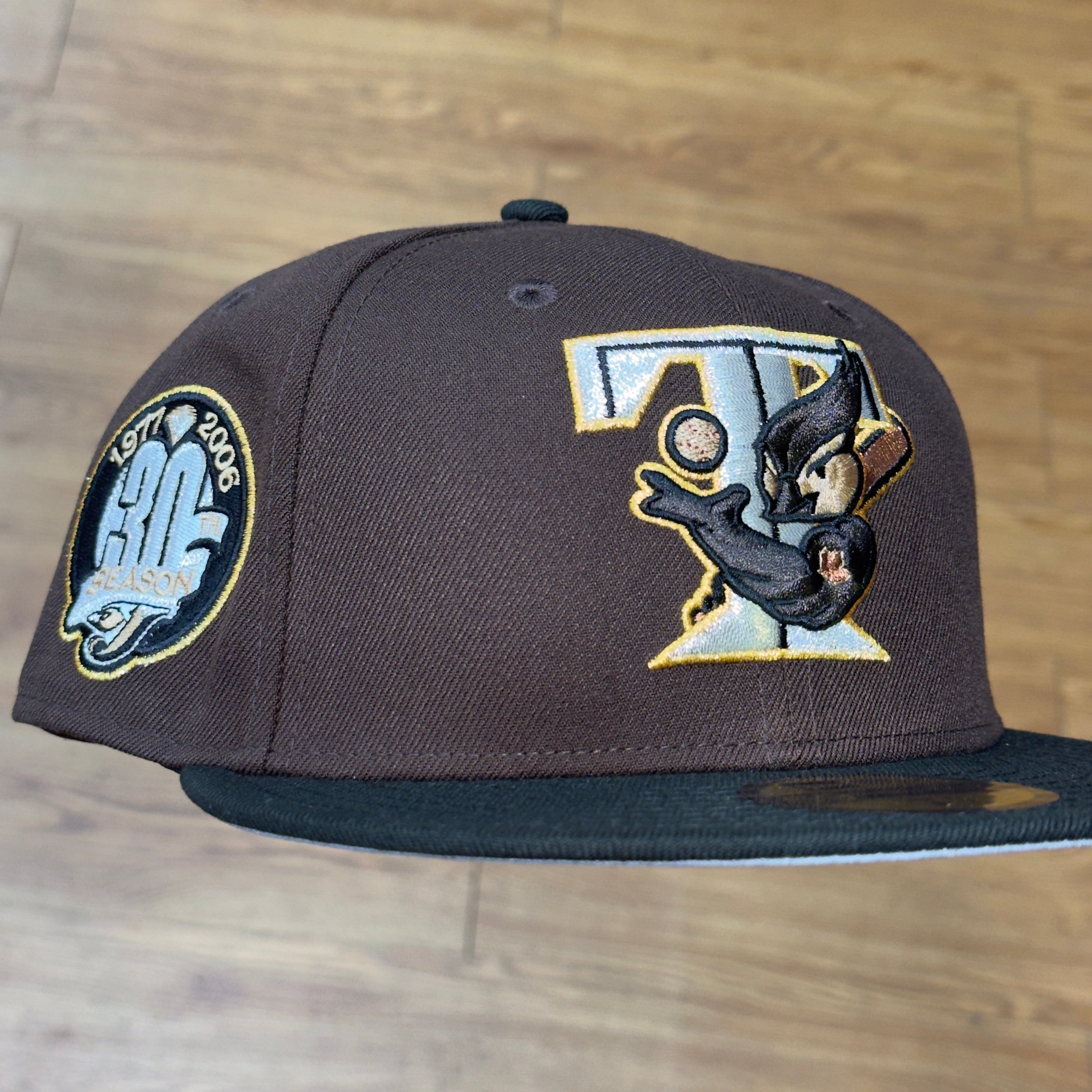 Toronto Blue Jays 30th Season Side Patch Fitted Hat New Era 5950 (Brown/Black/Silver/Gold/Gray)