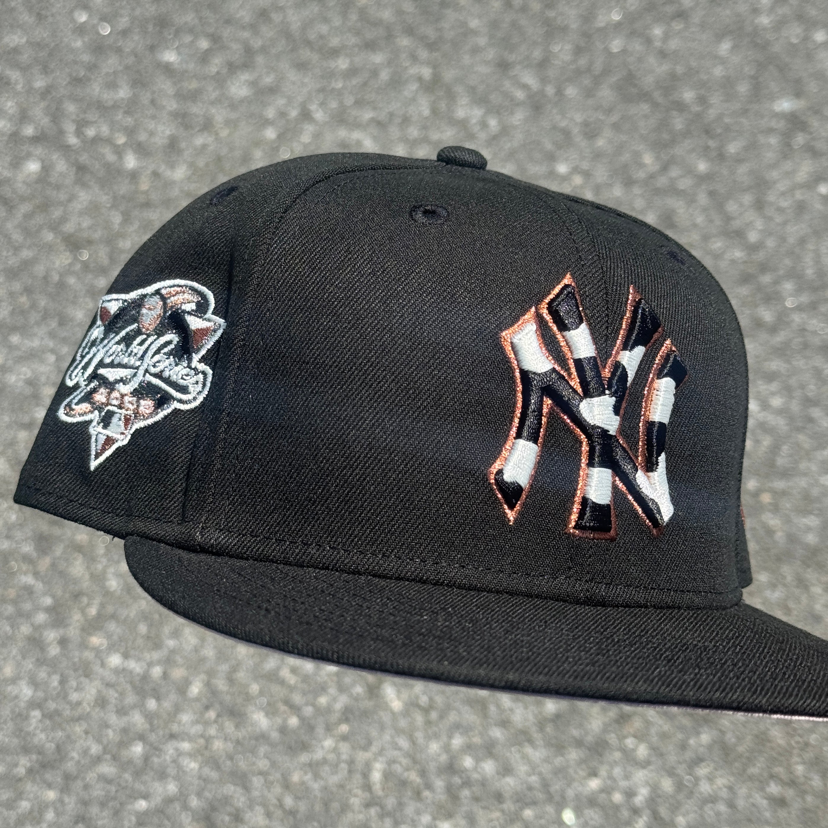 New York Yankees Cow Print 2000 World Series Side Patch MLB Fitted Hat New Era 5950(Black/White/Copper/Gray)